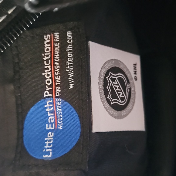 NHL | NWT Women's Black Quilted Rhinestone Logo Sports Fan Bag Vancouver Canucks - Picture 6 of 10